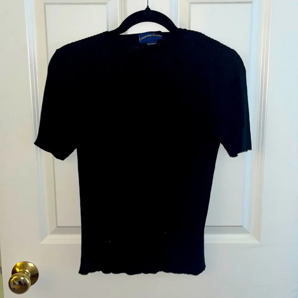 Women’s Charter Club Silk Knot Short Sleeve Top. Ribbed. Size Medium